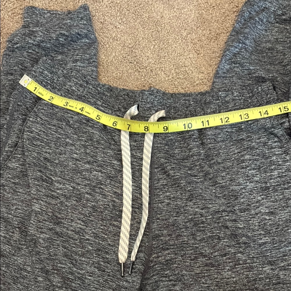 Vuori Gray Jogger Pants size S - Picture 3 of 7